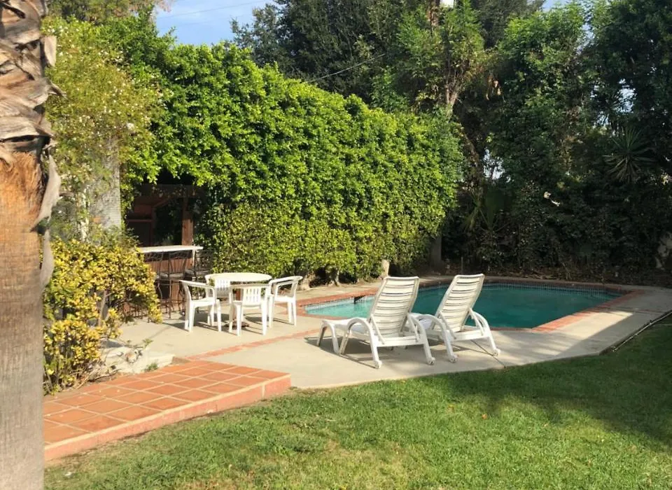 Lovely 2 Bedroom Home With A Pool-1