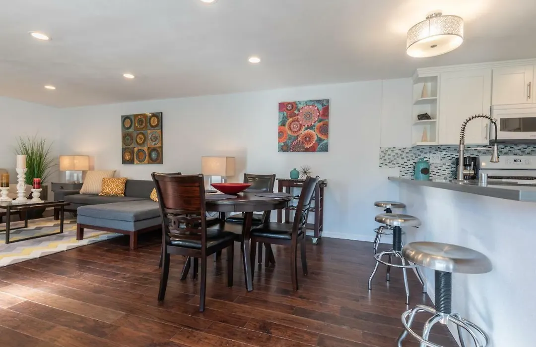 Modern Guest House Nestled In The Hollywood Hills With Huge Deck And Wow Views!-1
