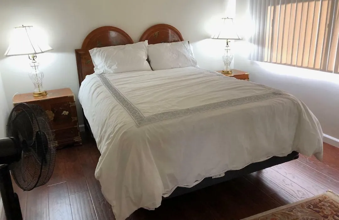 Hollywood Hills Private Room-1