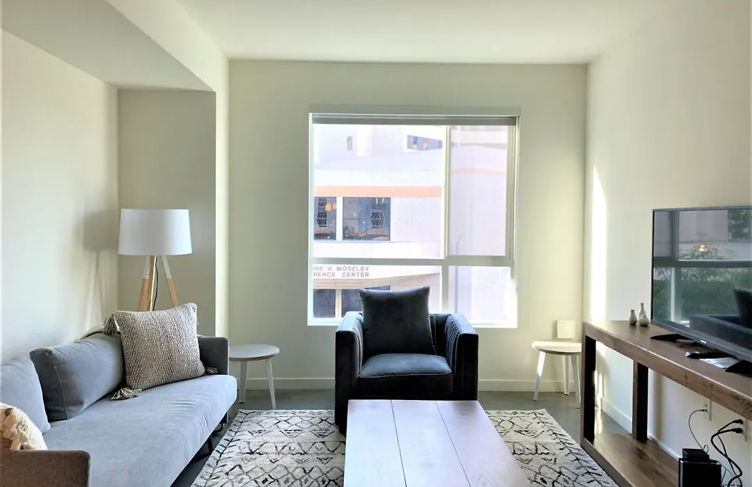 Gorgeous Apartments In Heart Of Los Angeles-1
