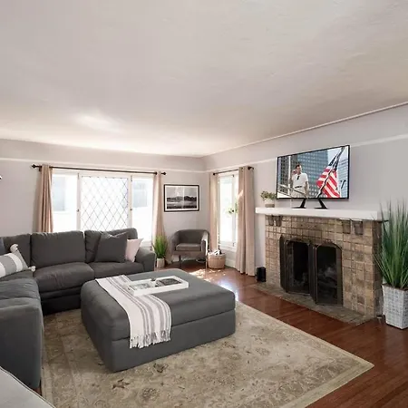 Hollywood - King Beds - Large Patio-3