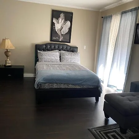 Hollywood Loft Spacious With 2 Beds And Parking-3