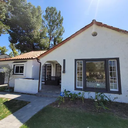 Luxurious Studio City Home-3