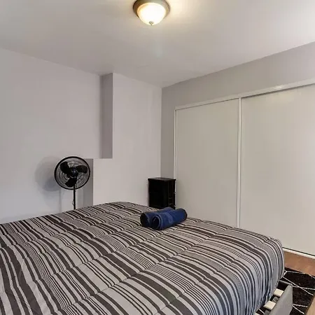 Reseda 6 Bedroom Large Home-2