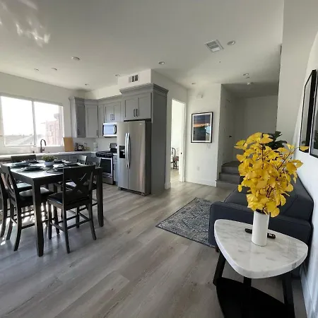 Exclusive Artist Gallery Home - Central La Location-3