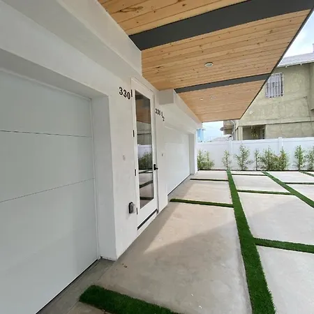 Exclusive Artist Gallery Home - Central La Location-2