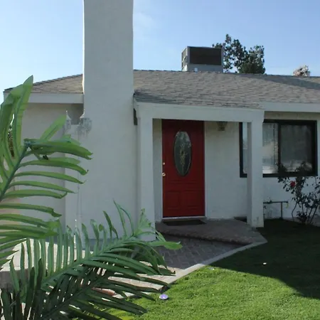 Entire 3 Bedroom Home With Golf Putting & Hot Spa-2
