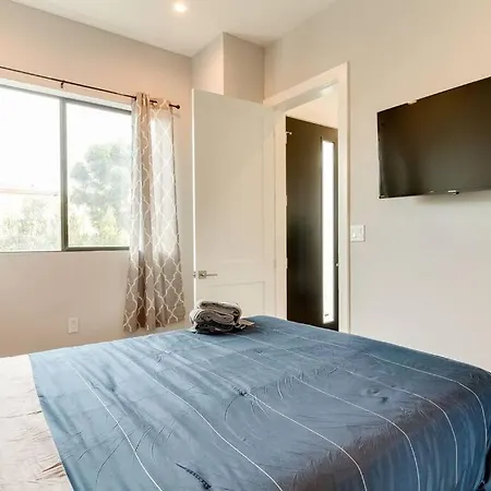 3 Luxury Modern Homes 12 Bedrooms & Rooftop Decks-3