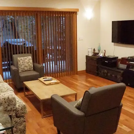 Luxury 1 Bedroom Unit-Walk To Beach -Baby Friendly-2
