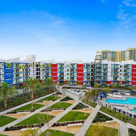 Marina View 2Br Apt, Steps To Beach W Gym, Pool & Parking-3