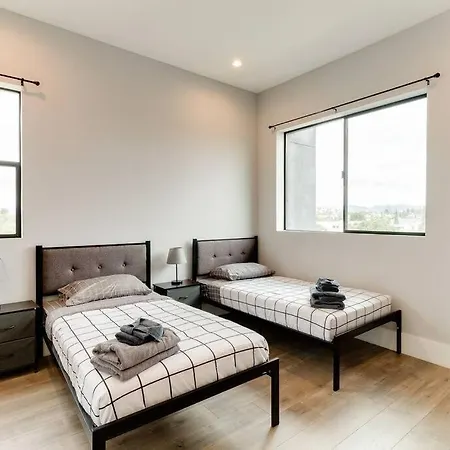 3 Luxury Modern Homes 12 Bedrooms & Rooftop Decks-2