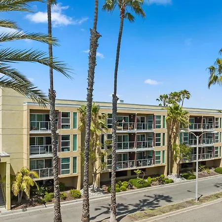 Beautiful Beachside Apartment With Marina View-2