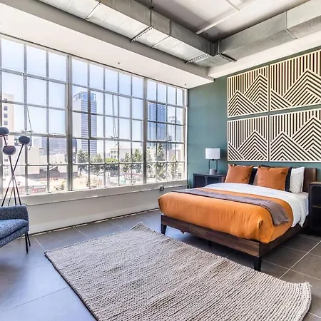 2 Bedroom Condo With Pool And Downtown La View-3
