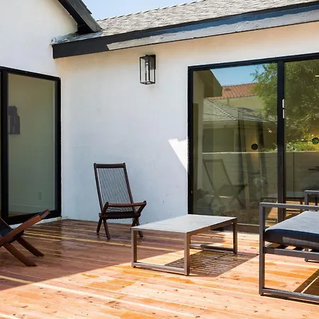 Modern Bungalow With A Pool In Larchmont Village-2