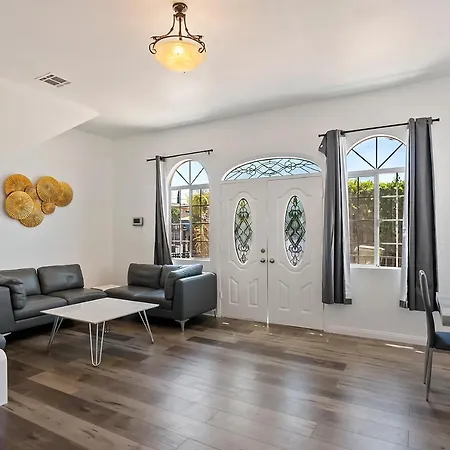 Spacious 3 Bed 2 Bath Unit Close To Universal Studio And Hollywood Sleeps 7-3