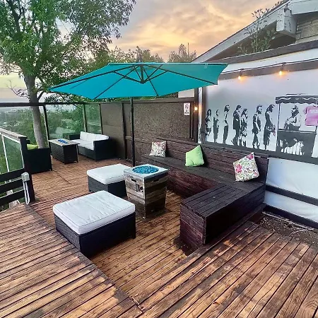 Hollywood Hills Villa-2