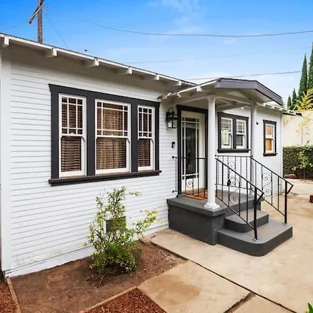 Culver City 2 Bedroom Walking Distance To Downtown Unit B-3