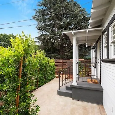 Culver City 2 Bedroom Walking Distance To Downtown Unit B-2