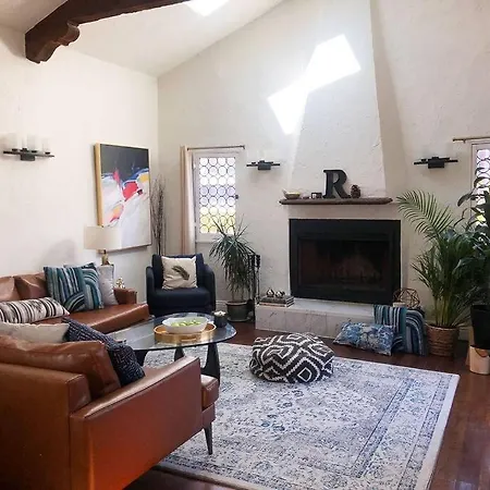 Luxe Cozy Spanish-Style Classic Hollywood Home-2