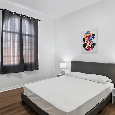 4 Bedrooms And 2 Bathrooms To Share With Queen Bed-2