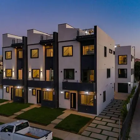 Luxury Modern 4 Bedroom 3 Bathroom Home With Rooftop Deck #1-2
