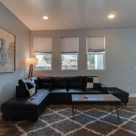 Stylish Modern Lake Balboa Retreat 3 Bedroom House-3