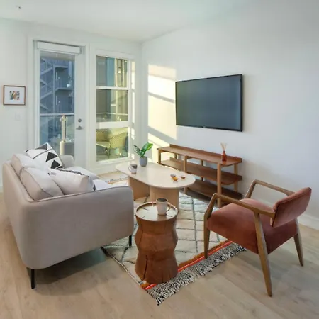 Hollywood Condo-2