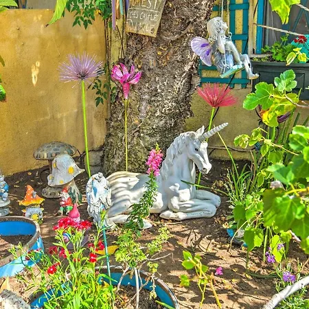 Flower Garden Cottage With Treehouse And Pond!-3