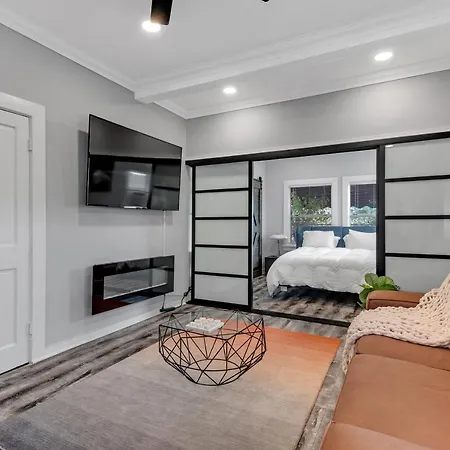 Hollywood Blvd Apartment-2