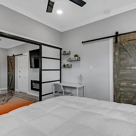 Hollywood Blvd Apartment-3