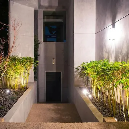 Hollywood Hills Modern Sanctuary-Jaw Dropping View-2