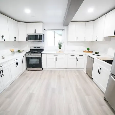 Spacious Family Home In La- 4 Br-3