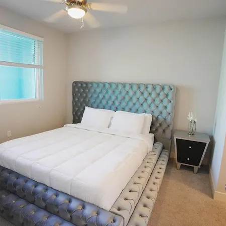 Beautiful 1 Bedroom Near Topanga Mall-2