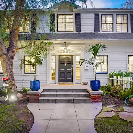 Hollywood Pool + Spa Oasis: 5Bd/4Bth Modern Estate-2