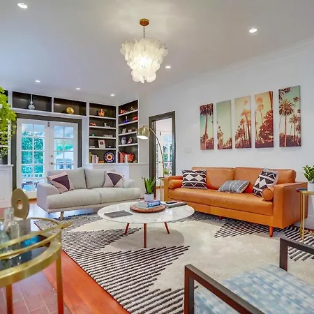 Hollywood Pool + Spa Oasis: 5Bd/4Bth Modern Estate-3