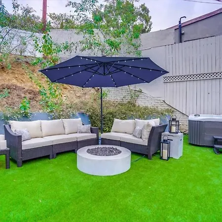 Hollywood Hills Retreat: Private Gym & Steam Room-2
