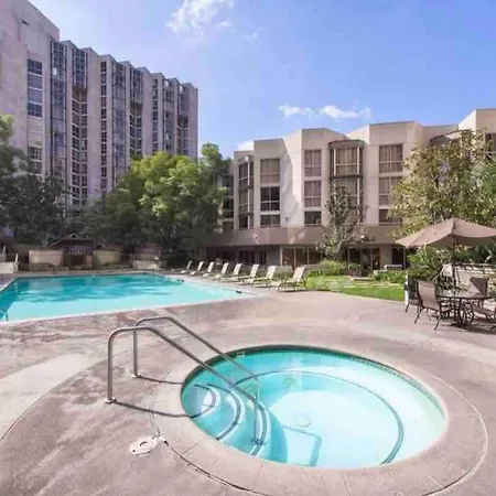 Big Comfy 2 Bedrooms 2 Baths Unit In Downtown La!-3