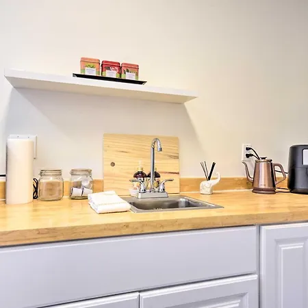 Bright Chatsworth Apartment With Mountain Views-2