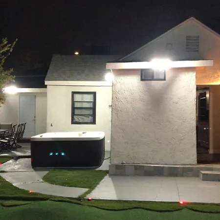 Entire 3 Bedroom Home With Golf Putting & Hot Spa-3