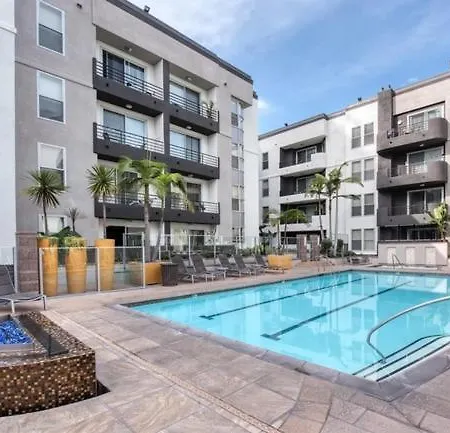 Gorgeous Beach Home In Marina-2