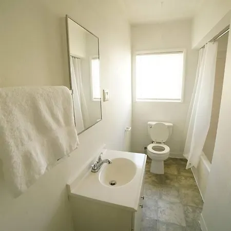 Cozy & Spacious Apartment In West Hollywood-3