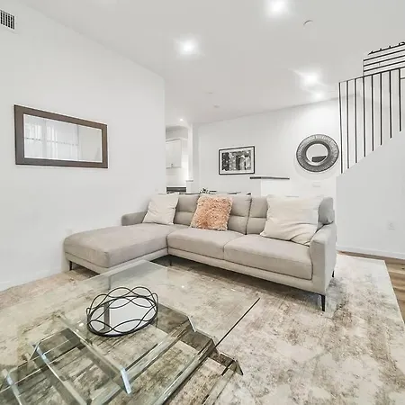 Elegant 4-Bedroom Hollywood Townhouse-3
