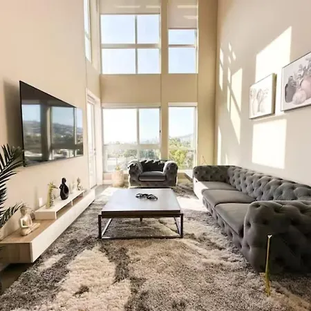 Chic 3-Bedroom Weho Loft Style-2
