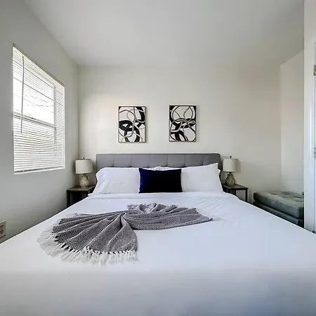 Welcoming 4Bd/2Ba - Downtown Los Angeles-3