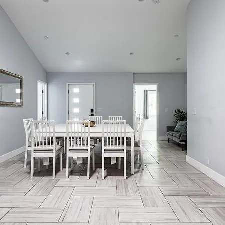 Modern 6 Bedrooms Hollywood Urban Home-3