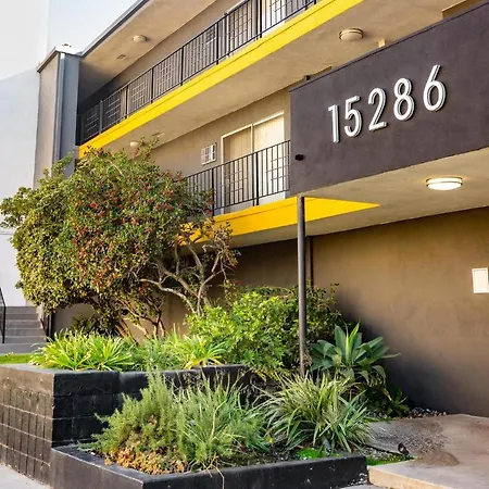 Studio Apartment In Sherman Oaks + Parking-2