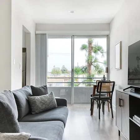 Hollywood Studio W Pool Gym Nr Melrose Shops Lax-1004-3