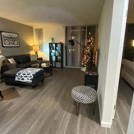 Stunning Room In The Heart Of West Hollywood-3