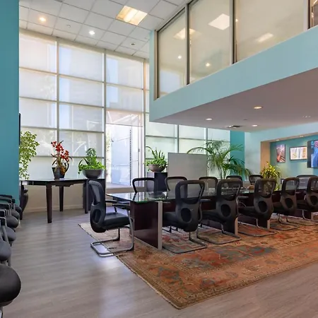 Downtown 2Br W Pool Gym Wd Nr Convention Center Lax-1038-3
