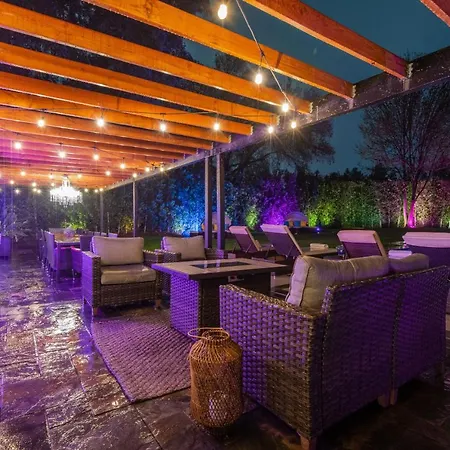 Woodland Hills Paradise Resort Style Home-2